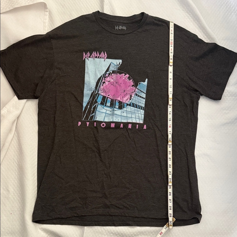 Def Leppard “Pyromania” Black Graphic T-Shirt. Size 2XL